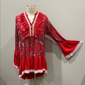 Eclectic boho Floral Red high low Ruffle Women's Top size L - 40” at bust.